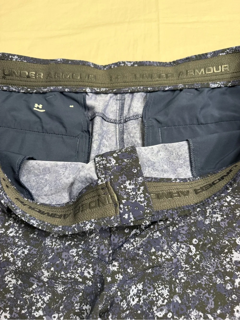 Under Armour Golf Shorts Size 44 Navy Blue Print